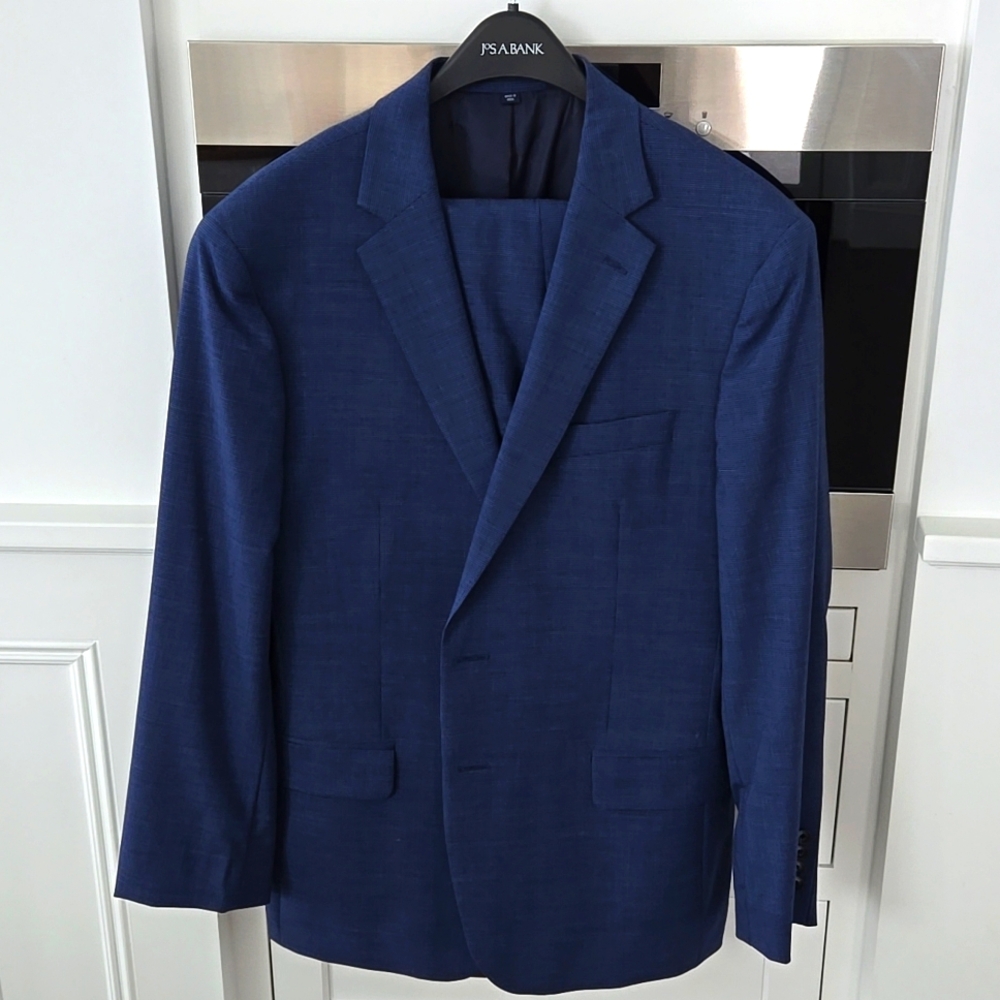 Jos A. Bank Men's Suit